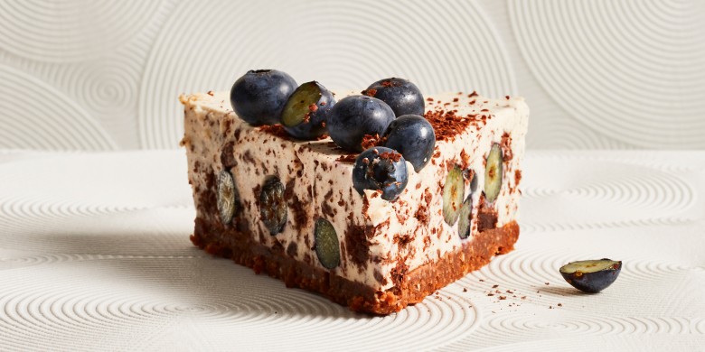 Stracciatella-cheesecake met blauwe bessen