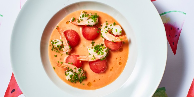 Frisse watermeloensoep met garnalen