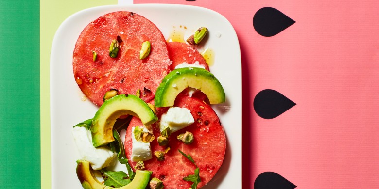 Watermeloen-‘carpaccio’ met mozzarella, pistache en avocado