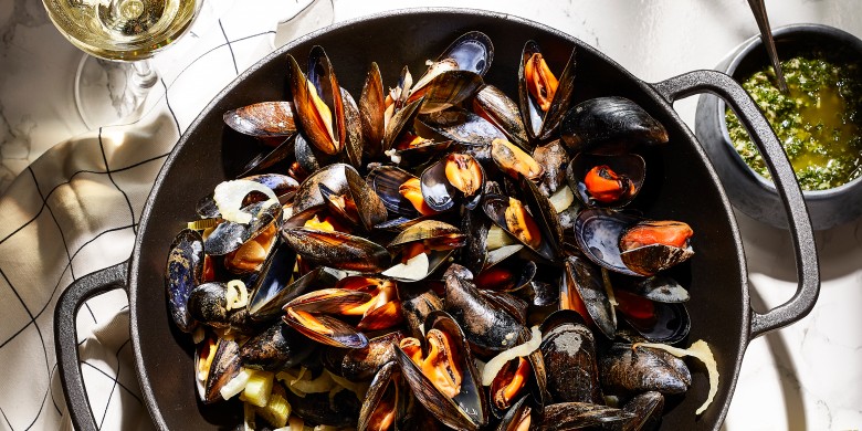 Gestoomde mosseltjes met venkel en salsa verde