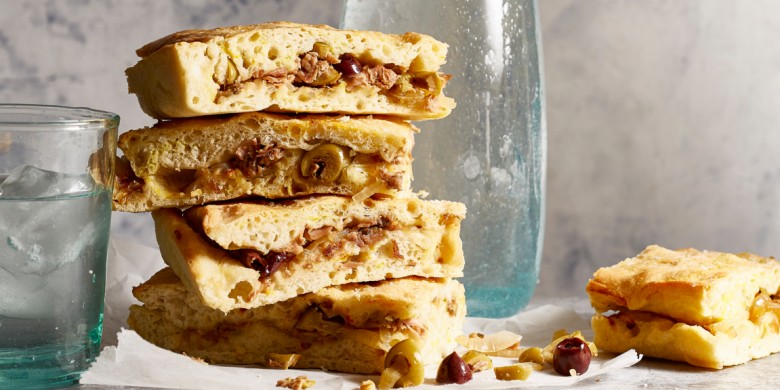 Schiacciata Siciliana met tonijn en olijven