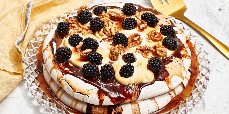 Meringata-taart met karamel en noten