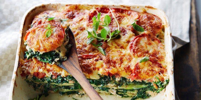 Zalm-spinazielasagne met gegrilde courgette