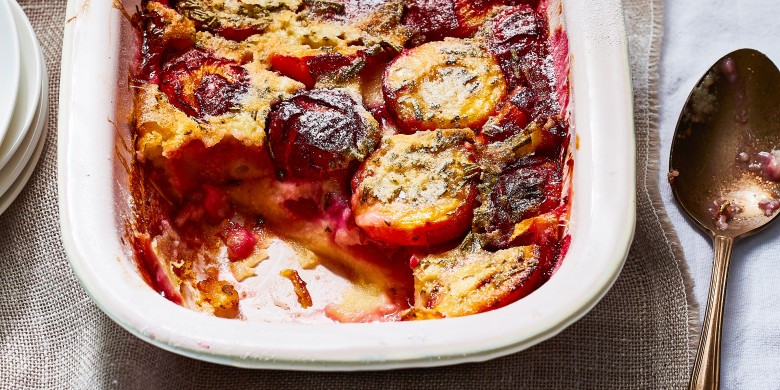 Pruimenclafoutis met rozemarijn