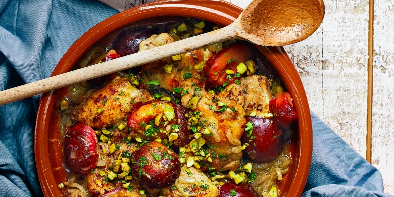 Kiptajine met pruimen