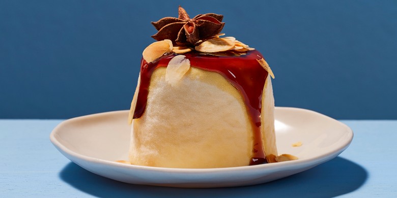 Panna cotta met steranijs en espresso-amandelsiroop