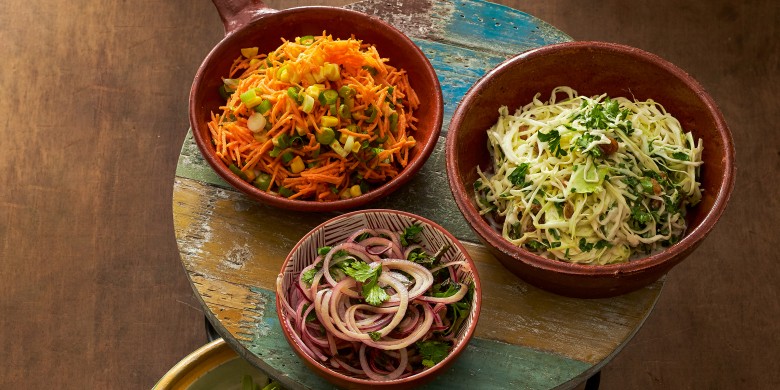 Koolsalade met rozijnen en peterselie