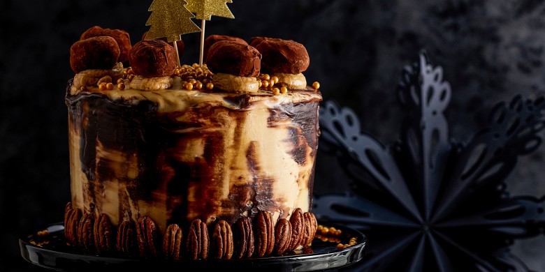 Mokkataart met pecannoten en chocoladeglazuur