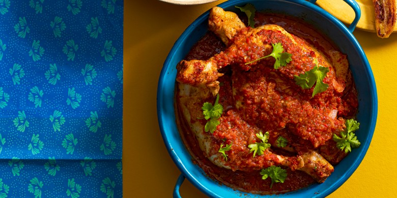 Kruidige kip met banaan en avocado