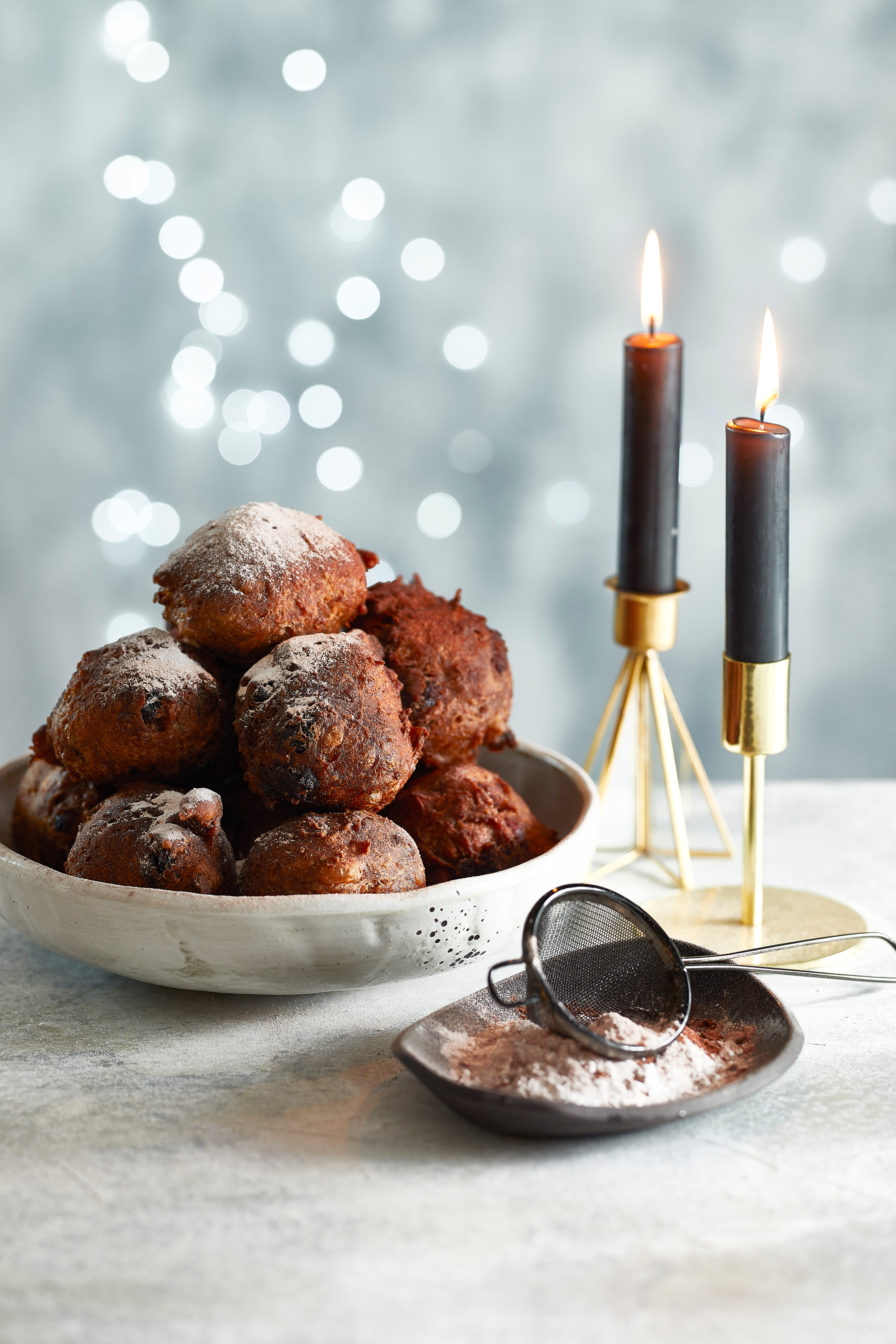 Chocolade-oliebollen met cranberry's en noten