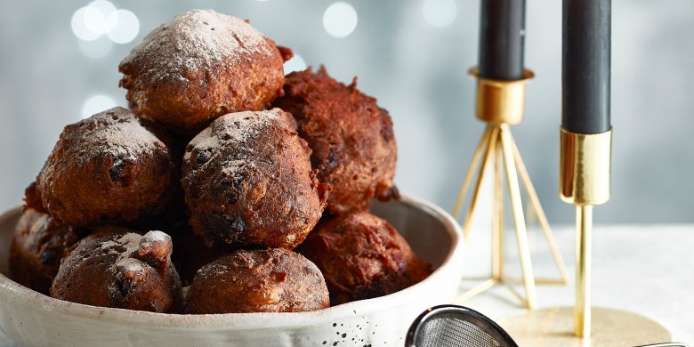 Chocolade-oliebollen met cranberry’s en noten