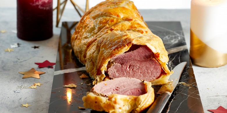 Beenham in bladerdeeg met sjalot-rodewijnsaus