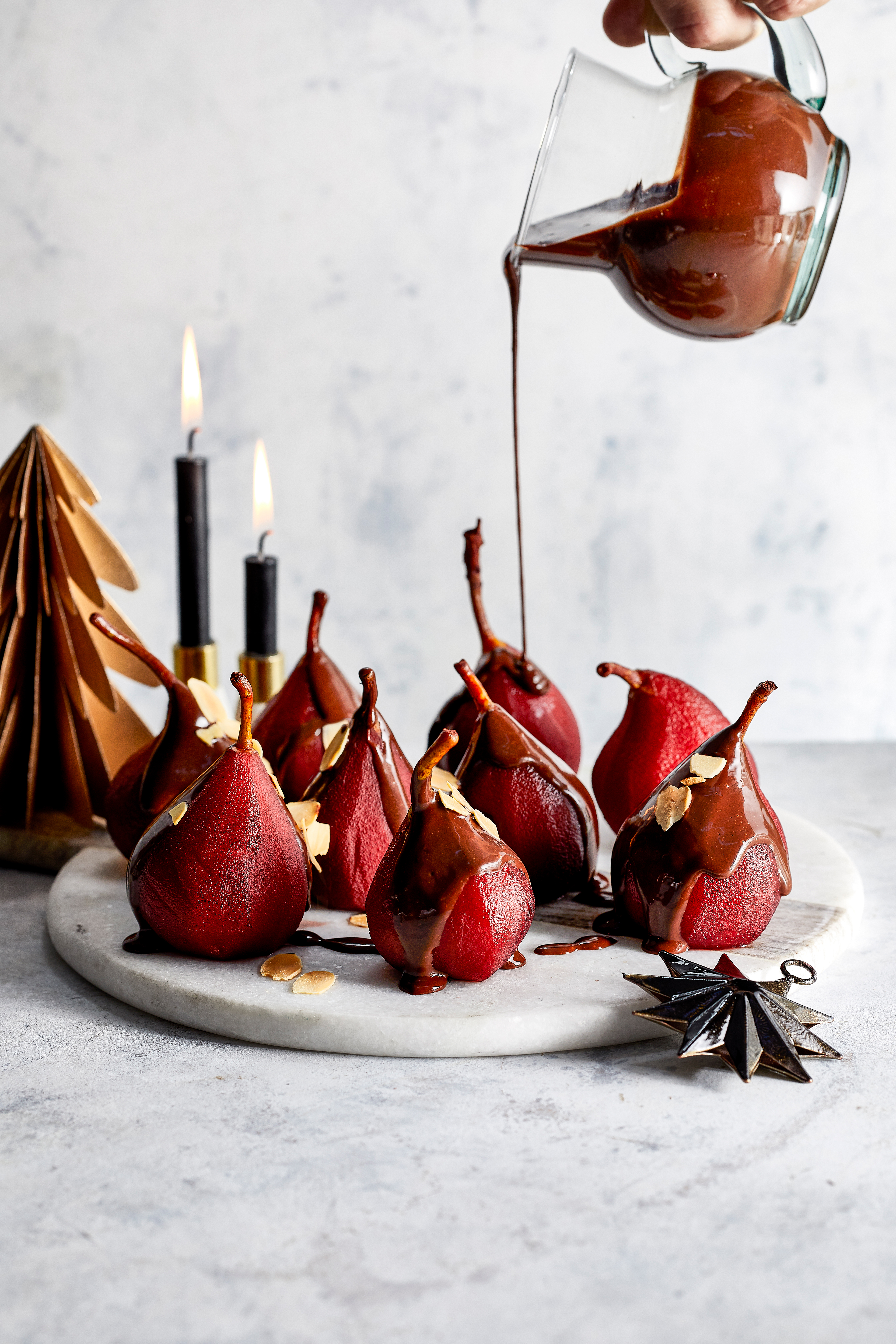 In port gestoofde peertjes met chocoladeganache