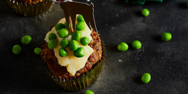 Gehaktbroodjes met puree en doperwtjes