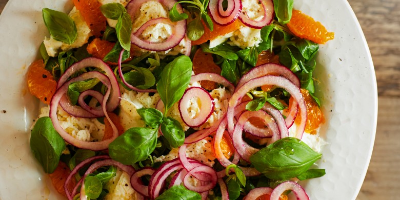 Mozzarella met mandarijn en zoetzure ui