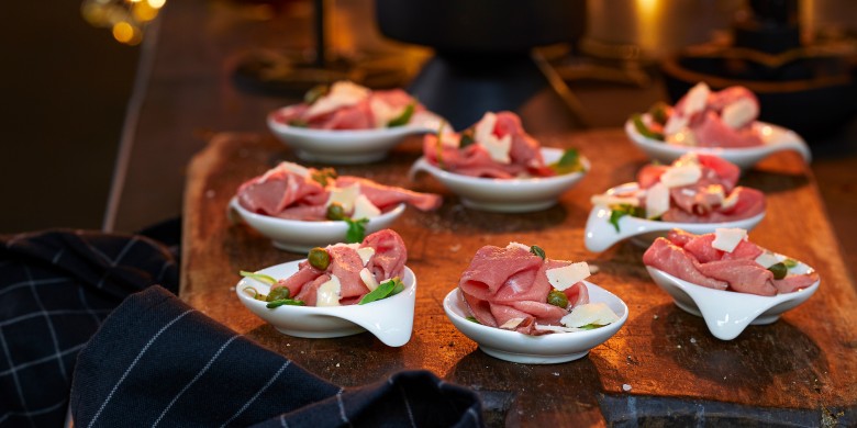Rosbiefhapje met kappertjes en parmezaan