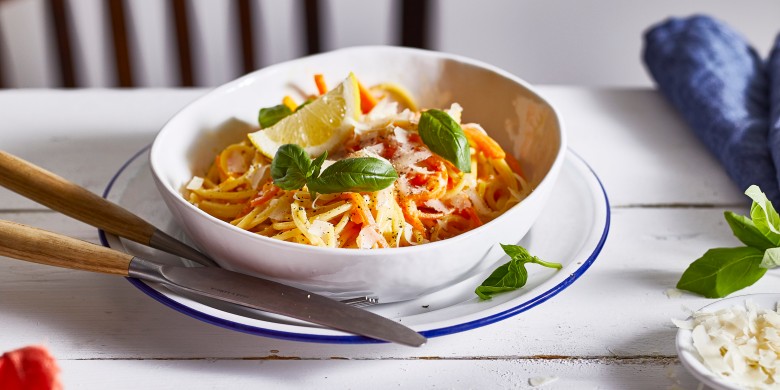 Pasta met wortelspaghetti en roomsaus