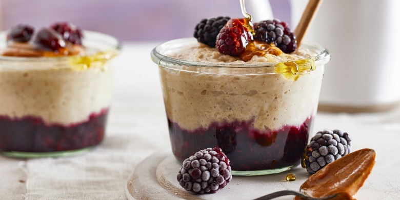 Havermout met bosvruchtencoulis en pindakaas