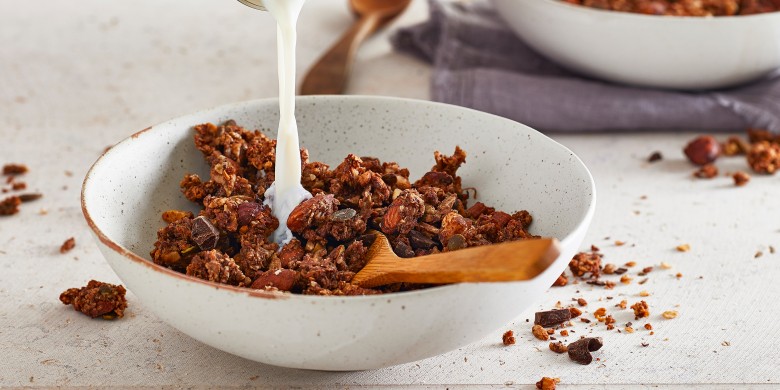 Crunchy banana-chocolate chip granola