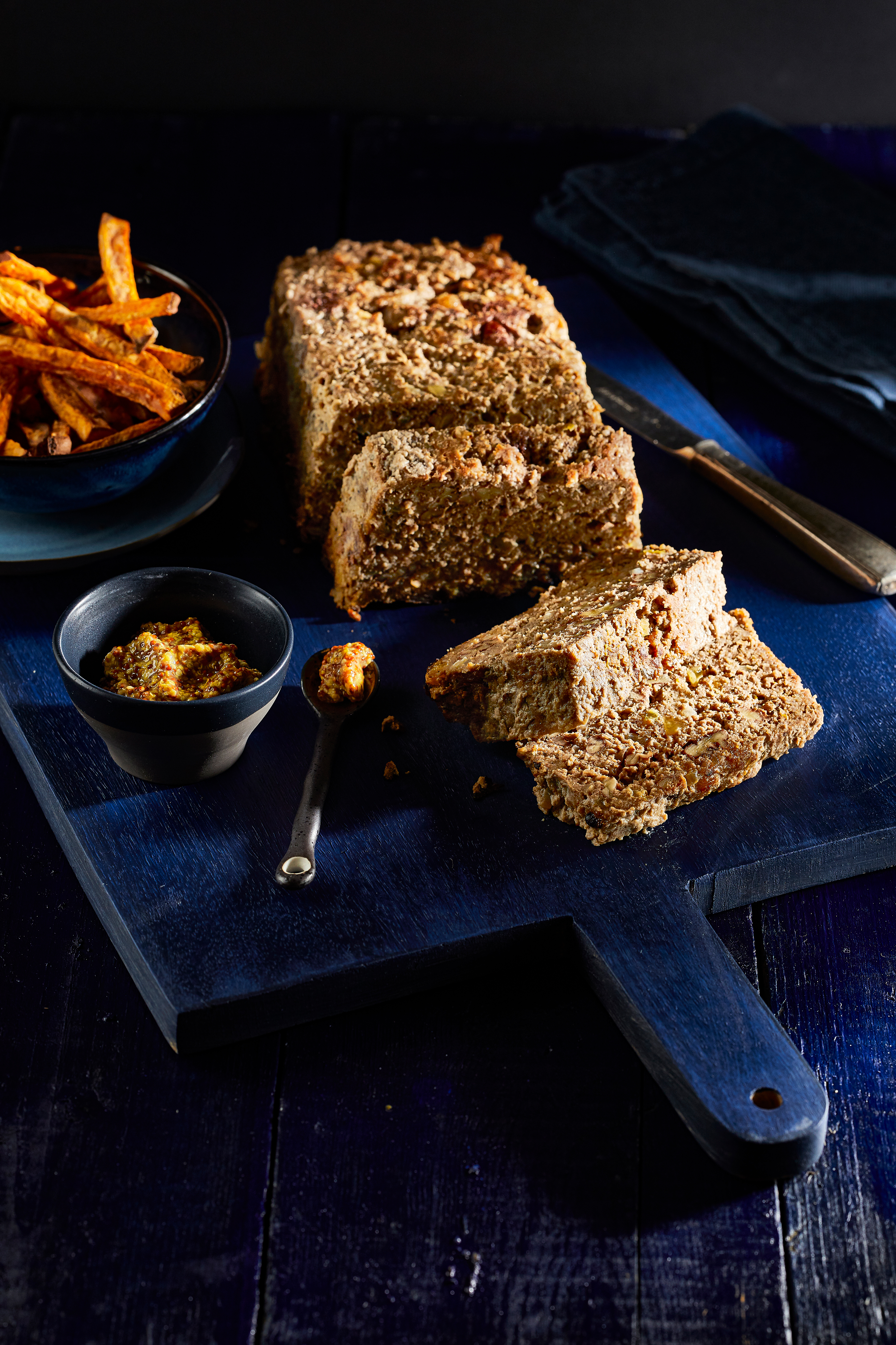 Kruidig gehaktbrood met pecan en rozijnen