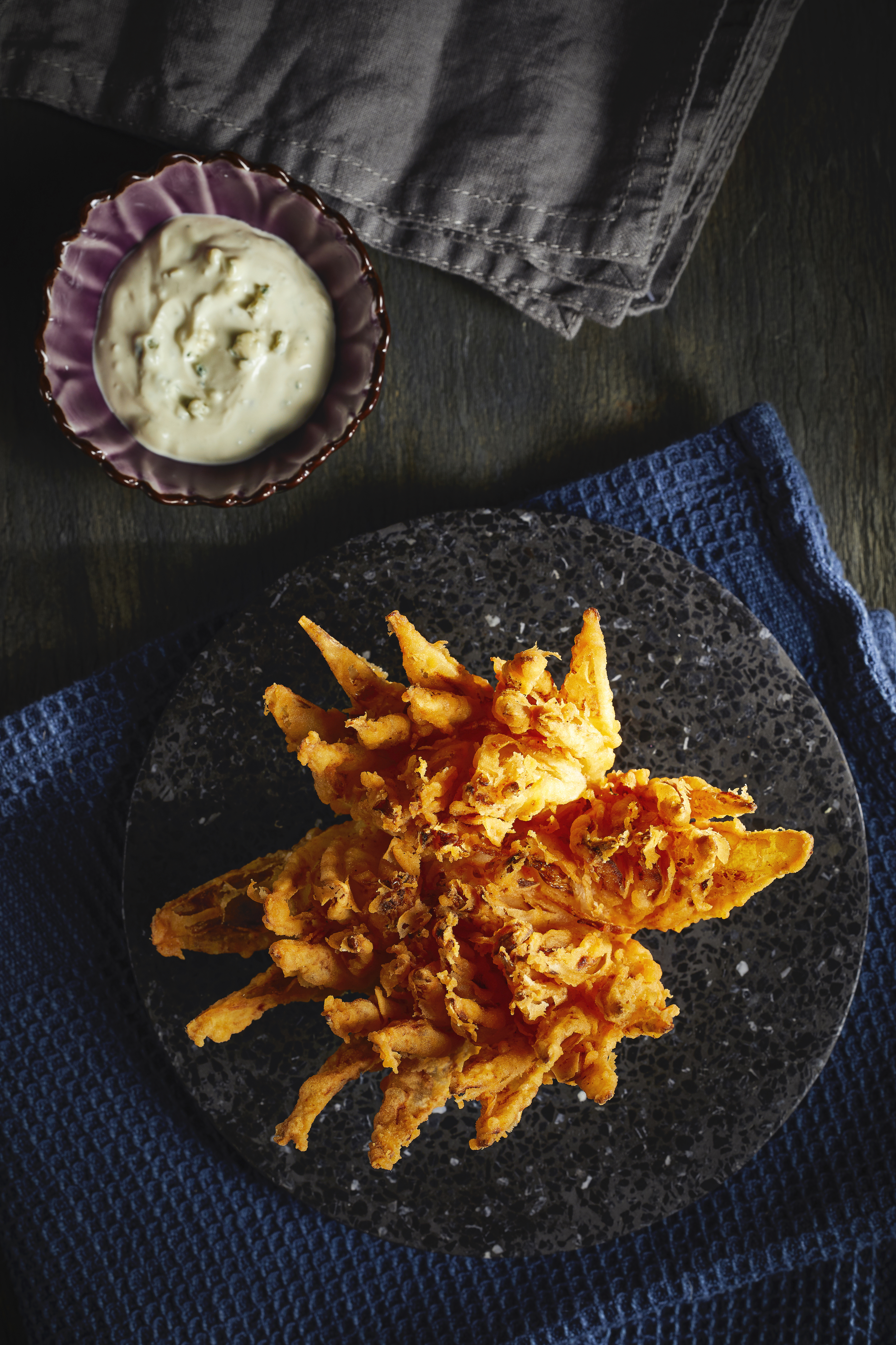 Blooming onion met kaasdip