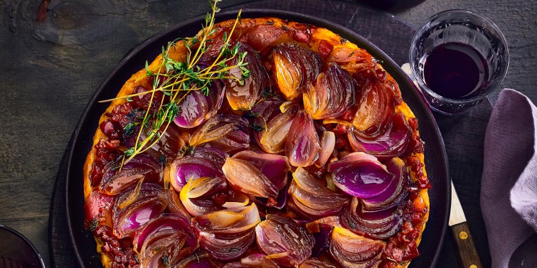 Gekaramelliseerde uien-tarte Tatin