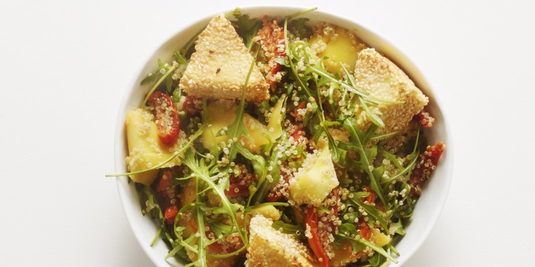 Quinoasalade met mango en gebakken feta