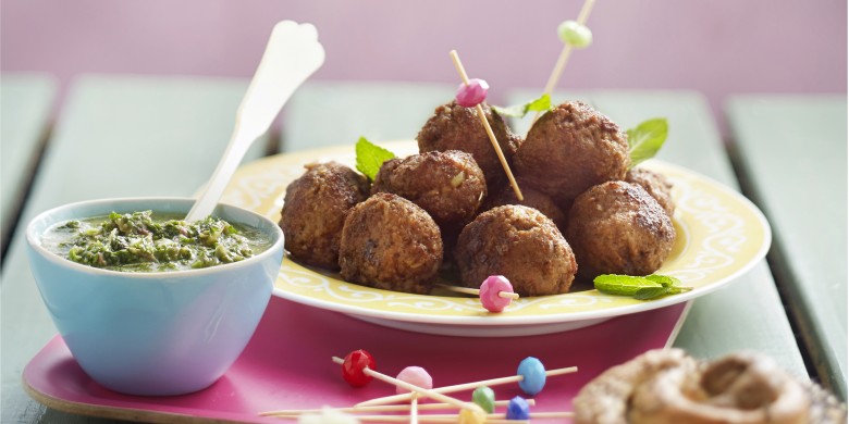 Gehaktballetjes met kruidensalsa