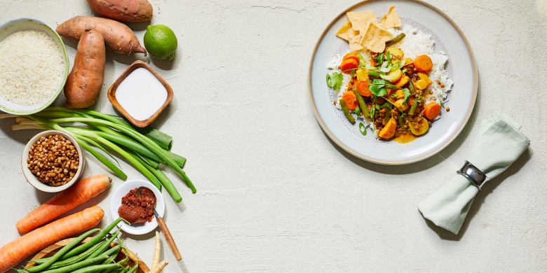 Gele curry met zoete aardappel, pastinaak en linzen