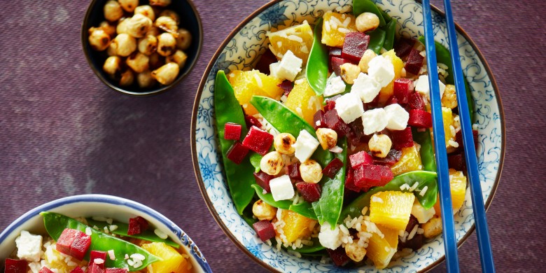 Rijstsalade met bietjes, sinaasappel en hazelnoot