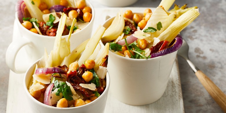 Venkelsalade met zongedroogde tomaat en kikkererwten