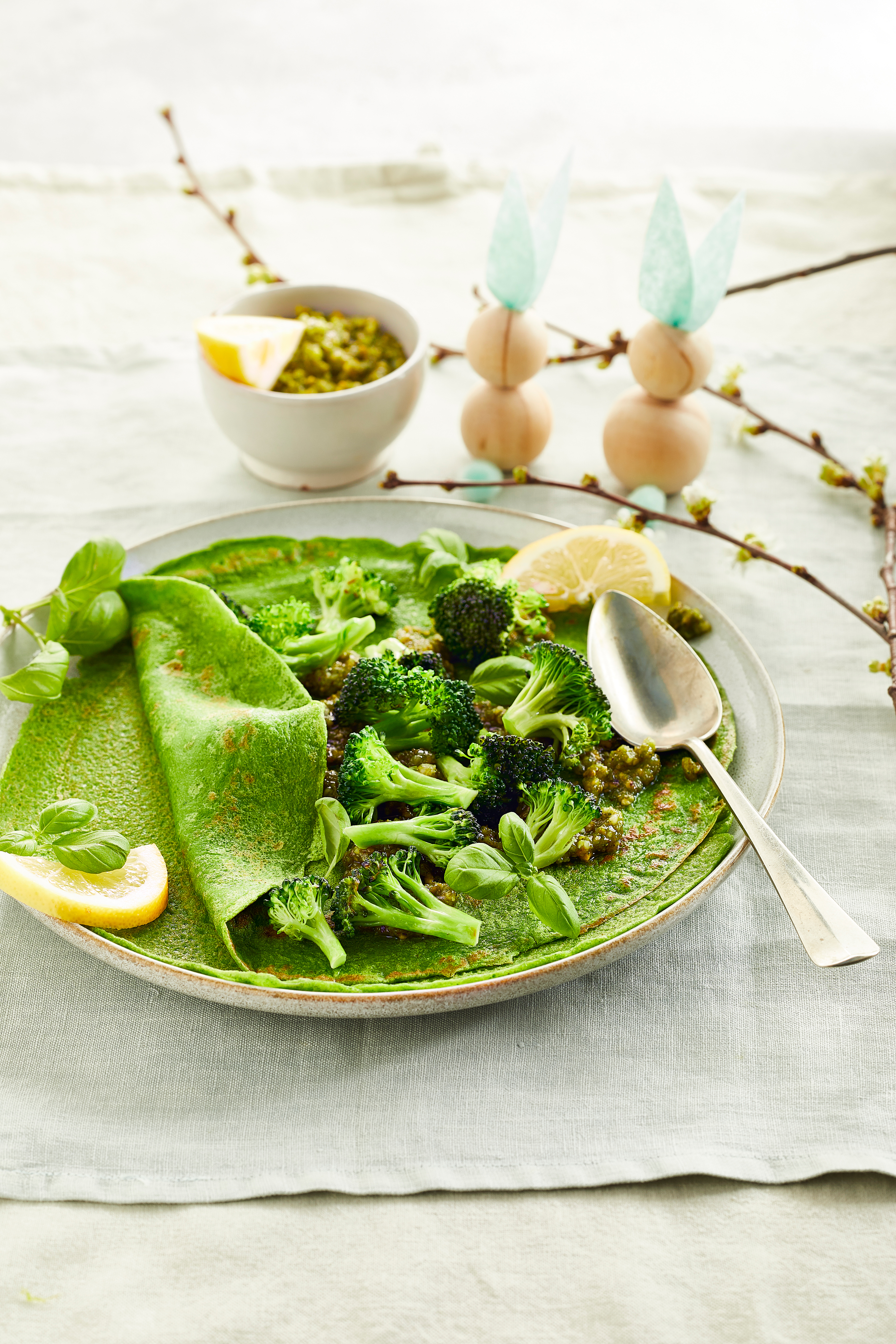 Spinaziecrêpes met broccoli en pistachepesto