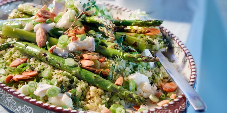 Couscous met broccoli, geroosterde asperges en geitenkaas