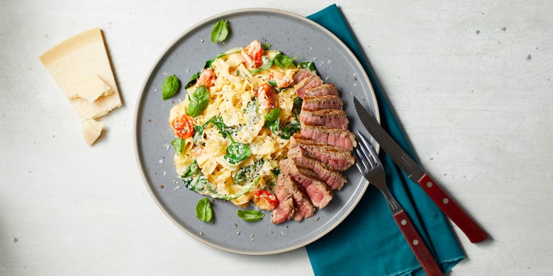 Romige tagliatelle met gegrilde biefstuk