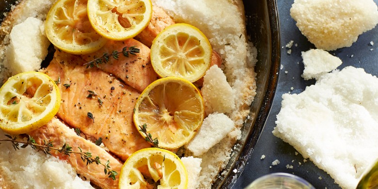 Zalm met citroen en tijm in zoutkorst 