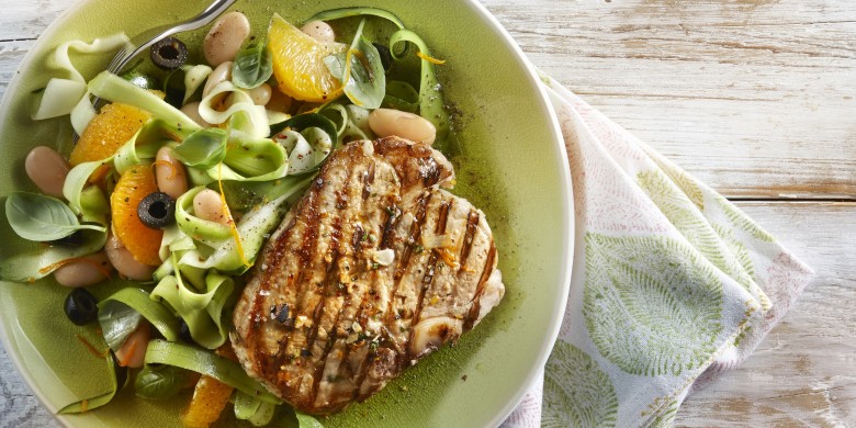 Gemarineerde karbonades met frisse salade