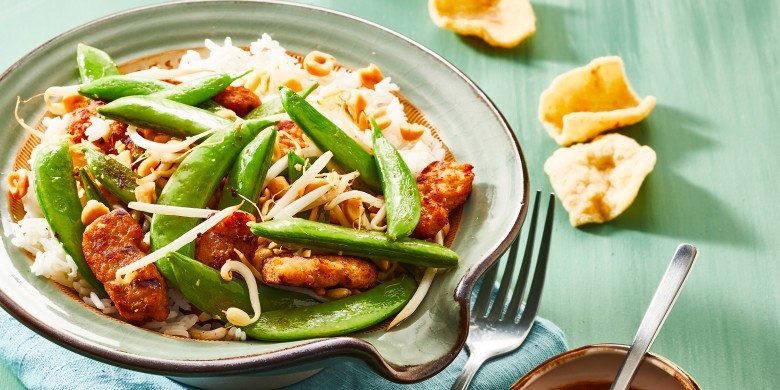 Gewokte sugarsnaps met pinda’s 