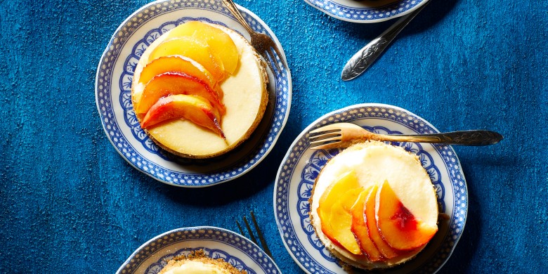 Abrikozenkwarktaartjes met gekaramelliseerde nectarine 