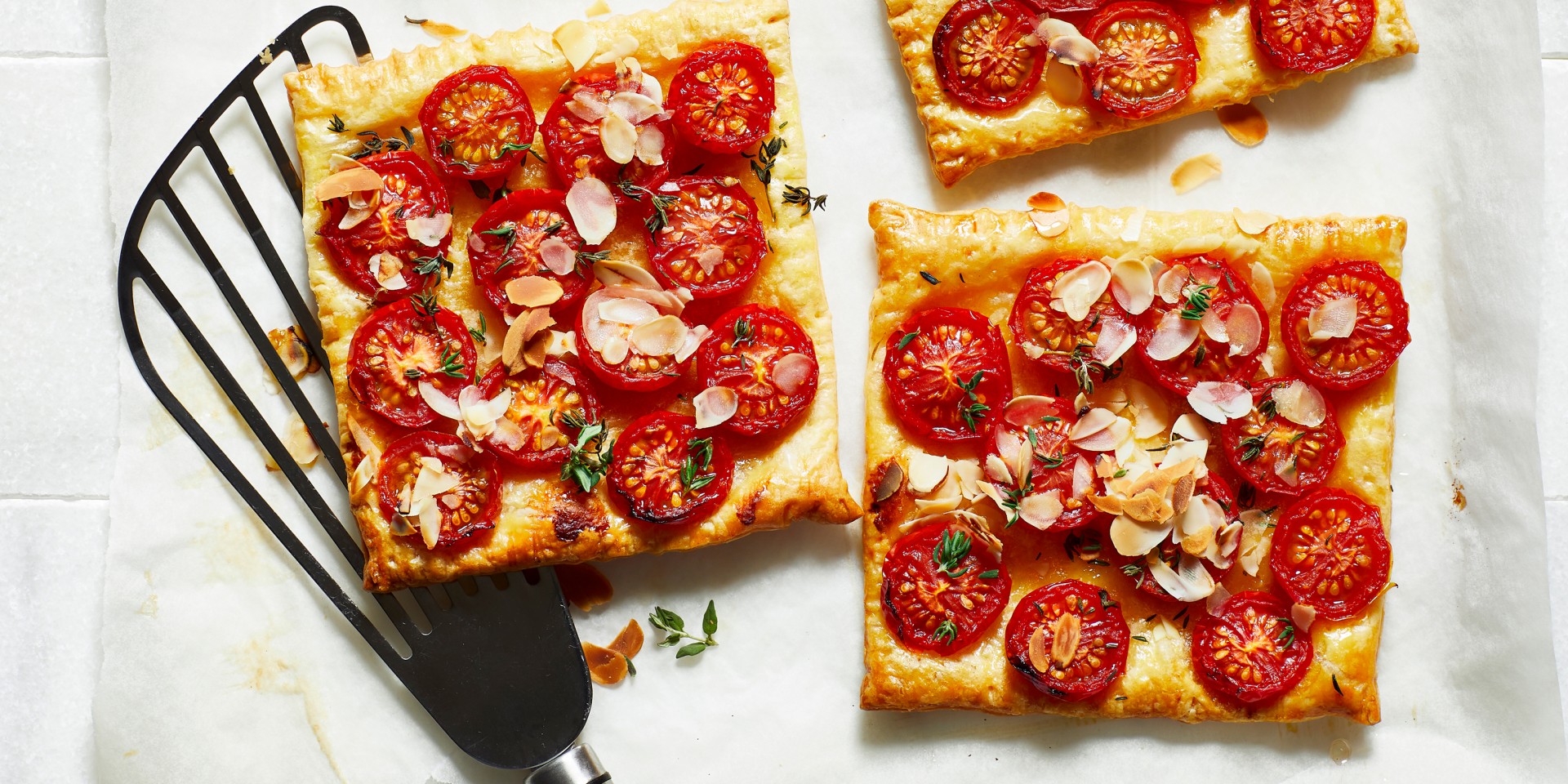 Tomatentaartjes met honing en tijm