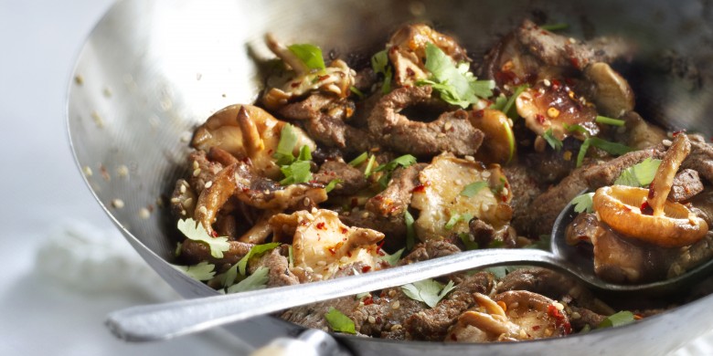 Geroerbakte biefstuk met shiitake en knoflook