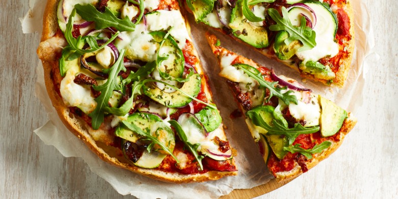 Broodpizza met gegrilde avocado