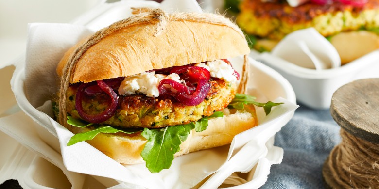 Courgetteburger met geitenkaas en uienmarmelade 