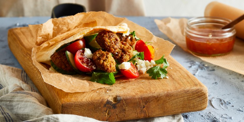 Pitabroodjes met falafel en mangochutney 