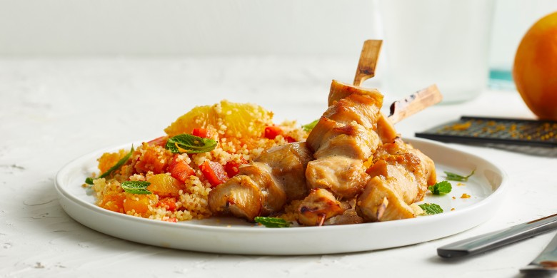 Zoete kipspiesjes met fruitige couscous