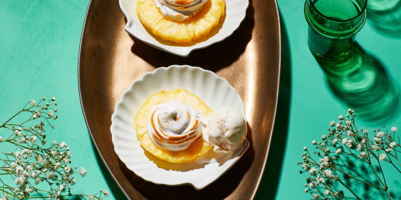 Ananas-meringue met kardemom-yoghurtijs