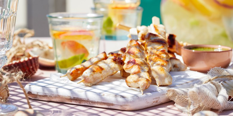 Gegrilde kipspiesjes met salsa verde