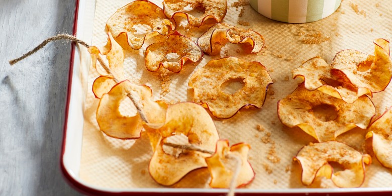 Gedroogde appelringen met kaneelsuiker