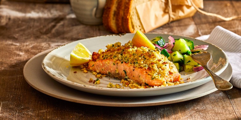 Zalm met kruidige broodkorst