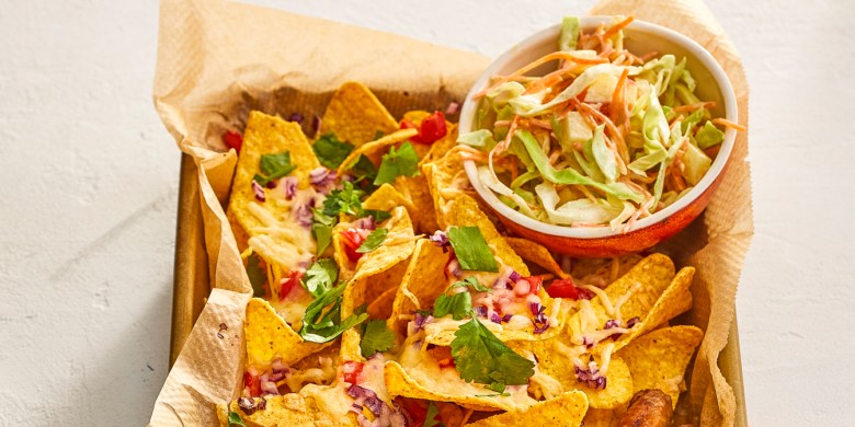 Grillworstjes met nacho’s en koolsla