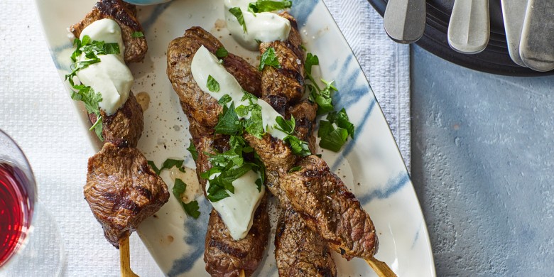 Biefspiesjes met dip van blauwe kaas